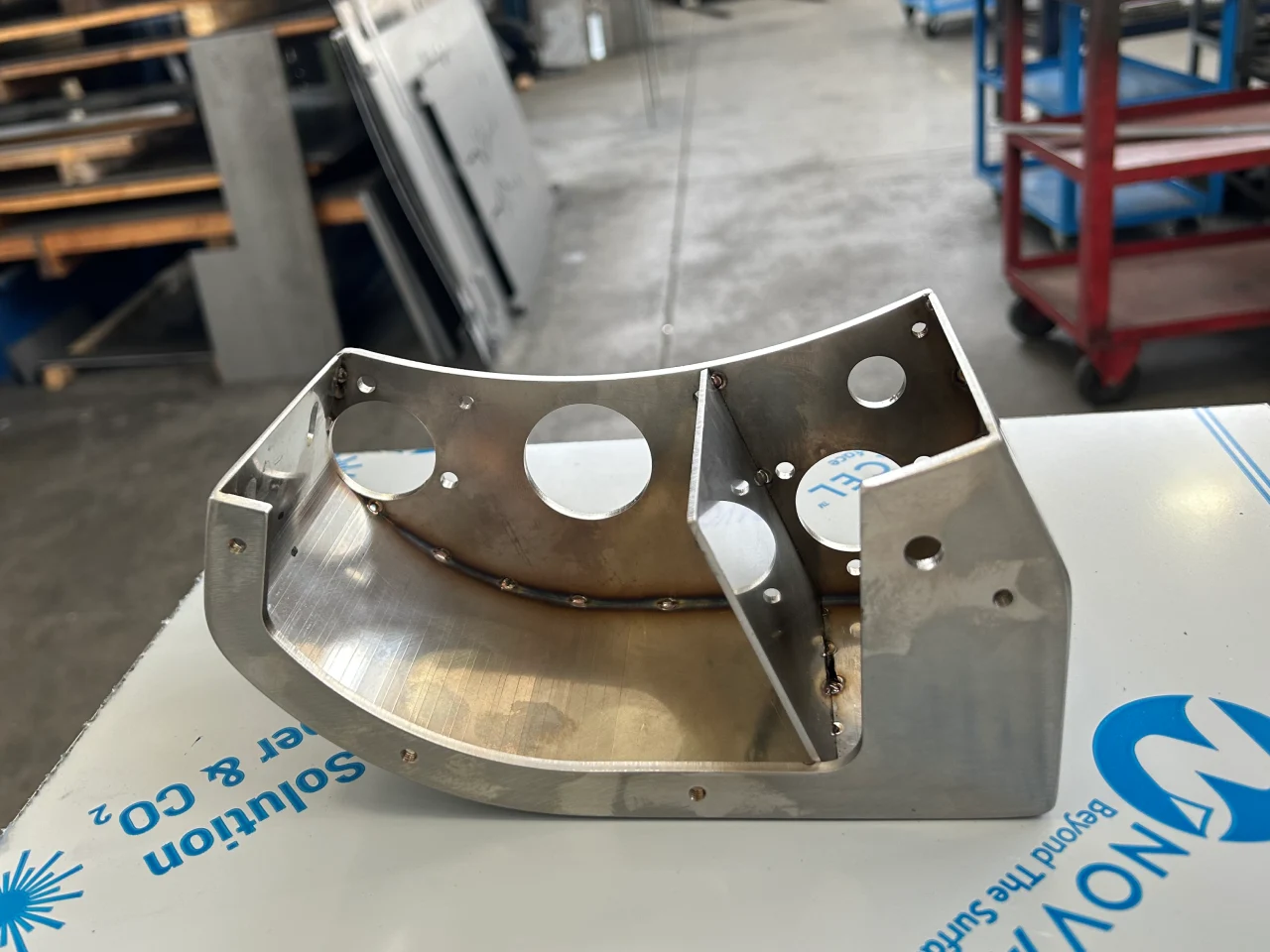 Fornitore di componenti metallici per il packaging: riduci il time-to-market con flessibilità e precisione
