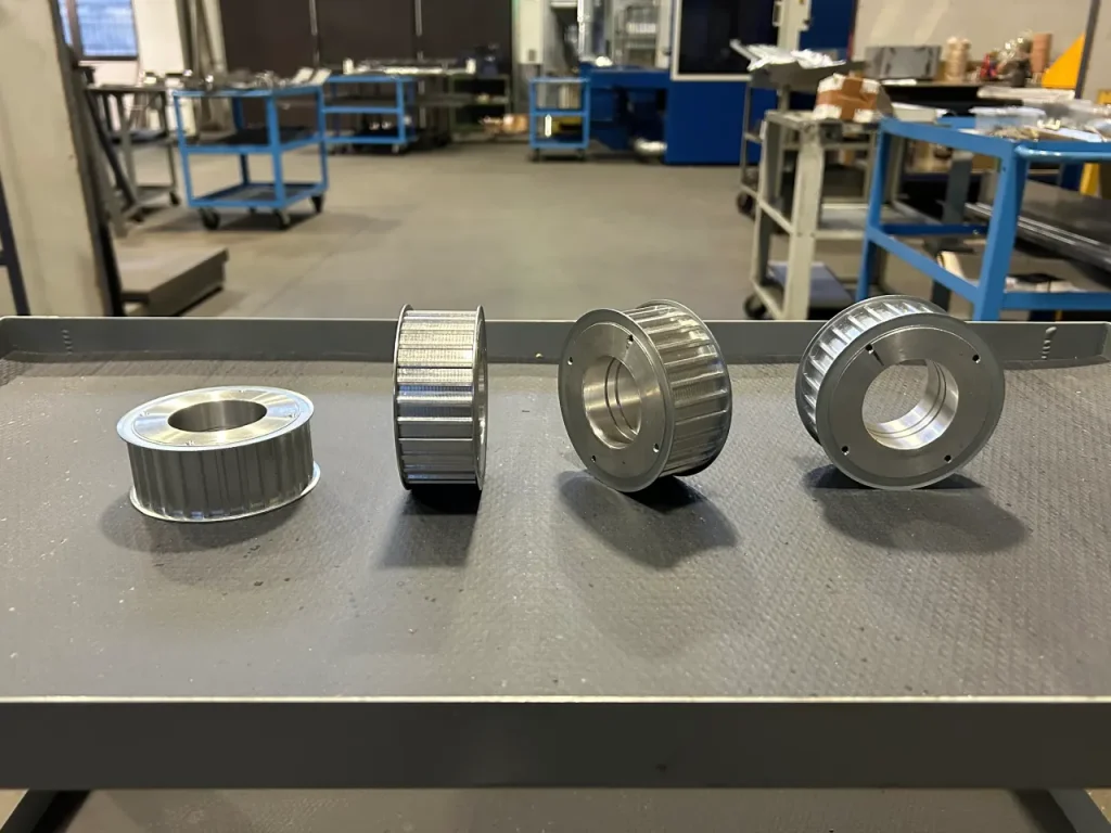 Produzione di componenti meccanici fresati CNC in piccole serie