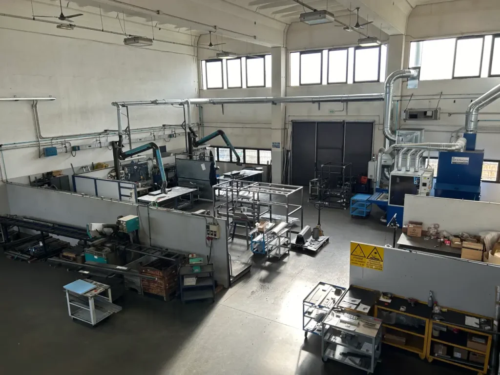 Reparto di carpenteria metallica di precisione dell'officina GVC srl di Bologna