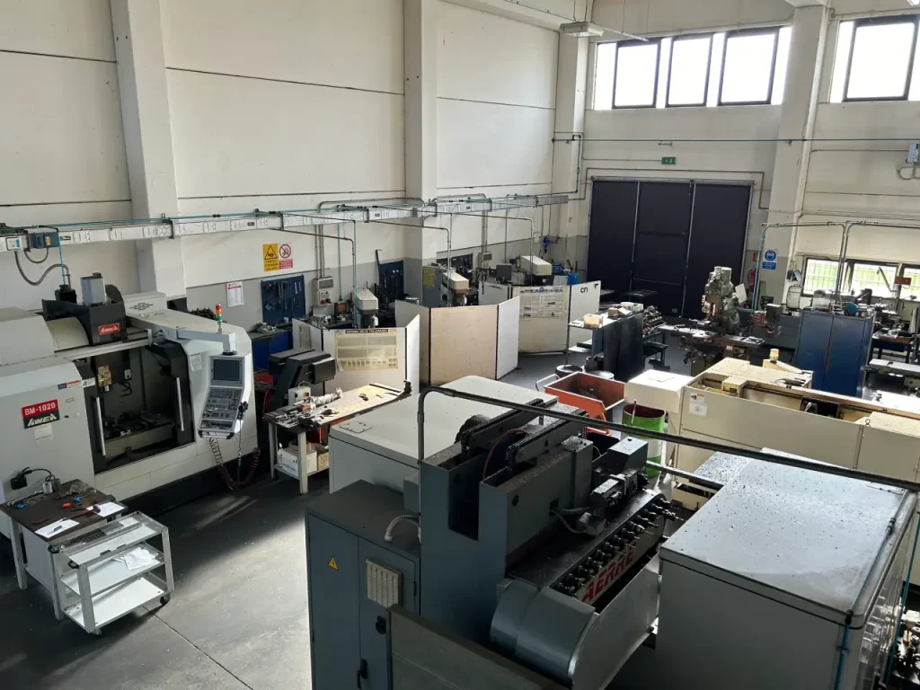 Reparto lavorazioni CNC dell'officina meccanica GVC di Bologna