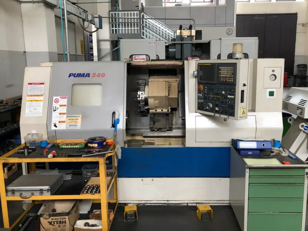 Centro di tornitura CNC per la realizzazione di componenti torniti di precisione