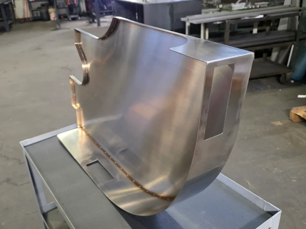 Carter saldato in acciaio inox lavorato da GVC Lavorazioni Meccaniche