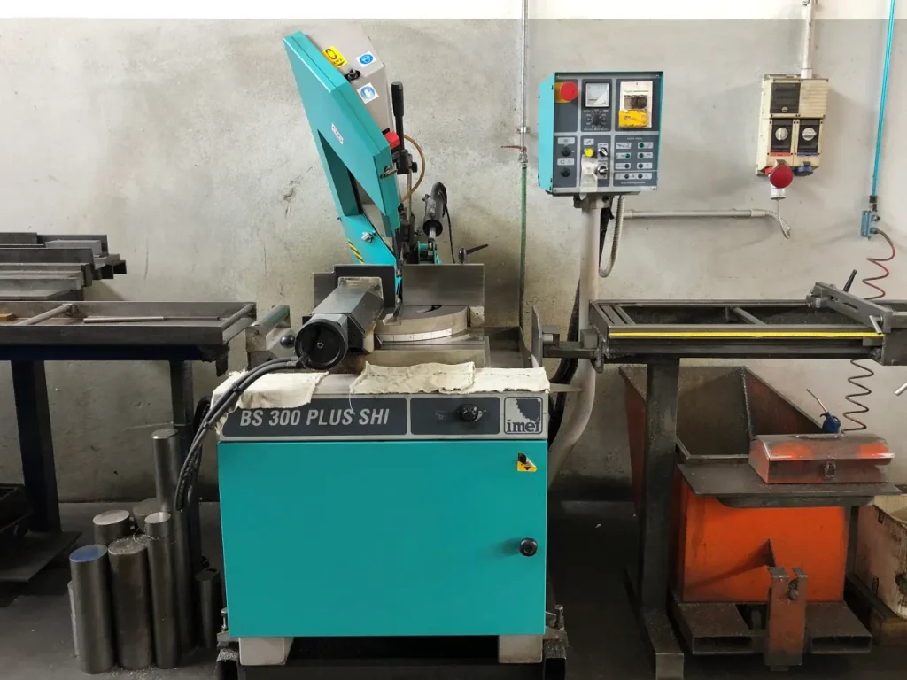 Centro di segatura a nastro Imet per il taglio di profilati metallici