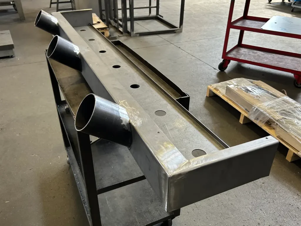 Convogliatore in acciaio strutturale tagliato a laser e saldato a MIG