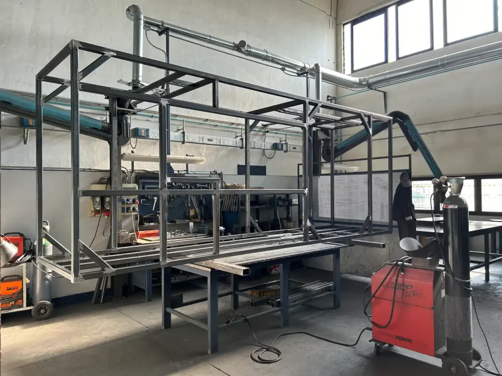 Telaio saldato in acciaio strutturale realizzato per una macchina automatica